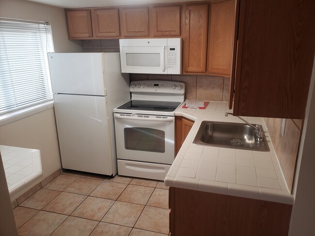 Building Photo - 433 1300 E Unit 1