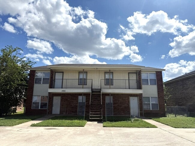 Building Photo - 1002 Circle M Dr Rental
