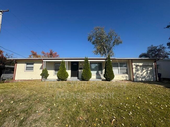 Photo - 775 Crabapple Ln