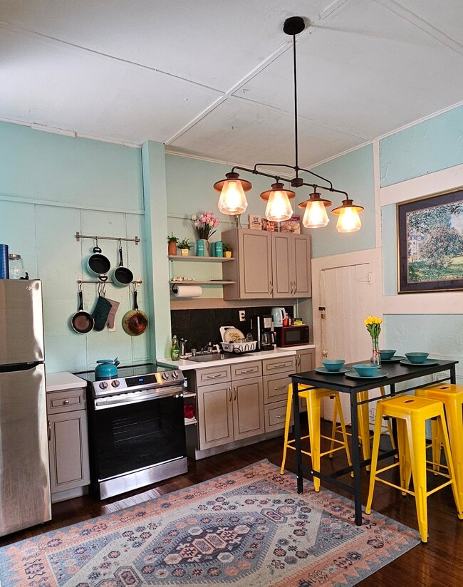Nice bright and colorful kitchen with windows! - 607 Gaskill St SE Unit A