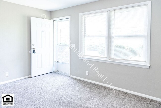 Photo - 2 Bedroom duplex available now! Casa