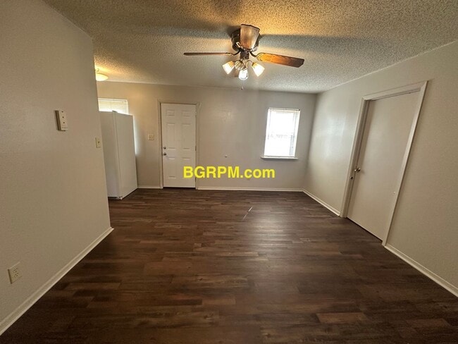 Photo - 3 BD, 1 1/2 BA, Home in Sherwood
