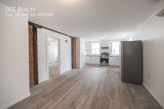 Photo - 711 W Thompson St Unit 2F