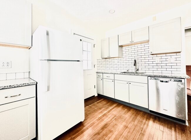 Photo - 1303 W 102nd St