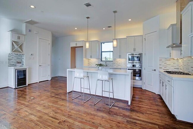 Photo - 1120 Columbus St