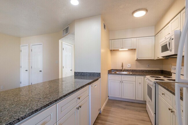 Photo - CRESTWOOD APARTMENTS