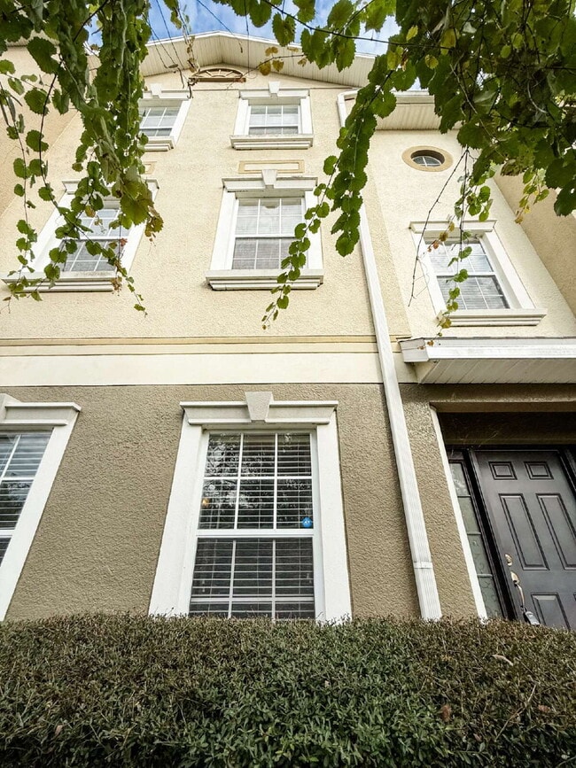 Building Photo - 10144 Arbor Run Dr Unit 68