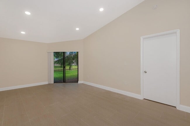 Photo - Fully Renovated Corner 1/1 “Villa” with Ba...