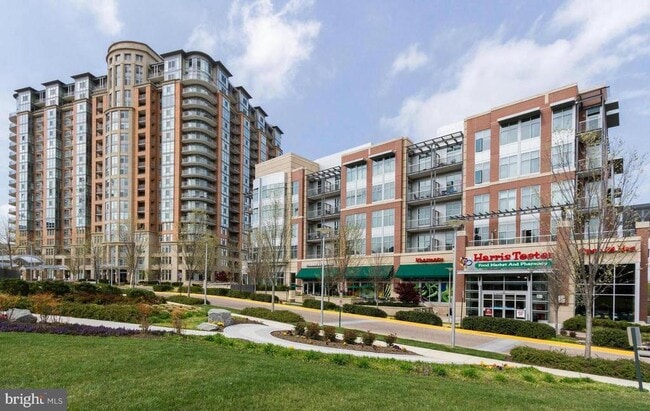 Photo - 8220 Crestwood Heights Dr Apartamento Unidad 1017