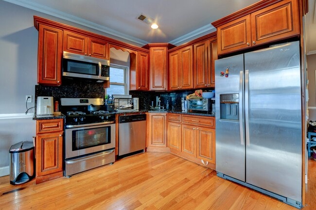 Photo - 572 LIBERTY Ave