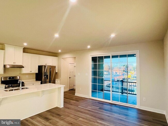 Photo - 303 E Grn St