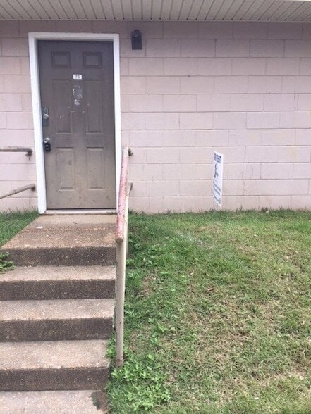 Building Photo - 2241 W Pensacola St Rental