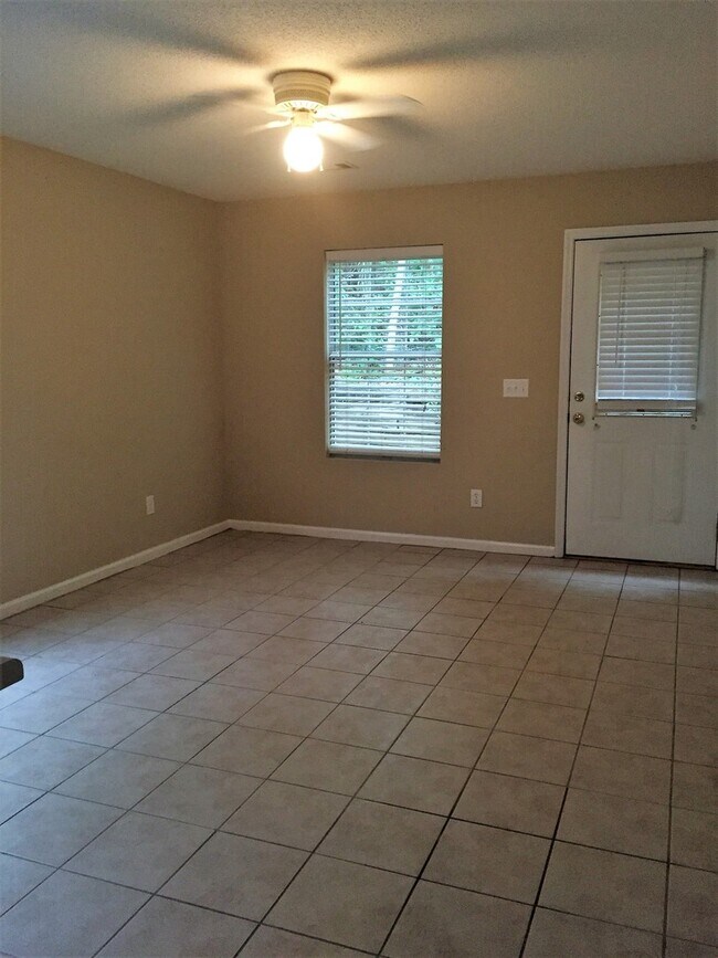 Photo - Center 685-687 Unit 685