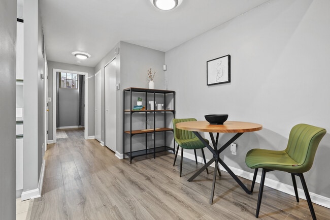 Photo - 404 Grindall St