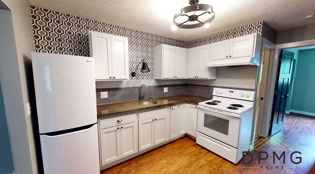 Building Photo - 326 E Hillsdale St Unit 6