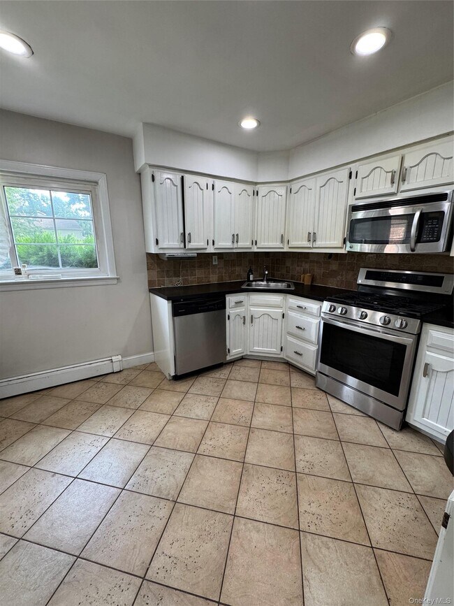 1498 Kew Ave