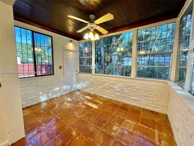 Photo - 5842 SW 60th St