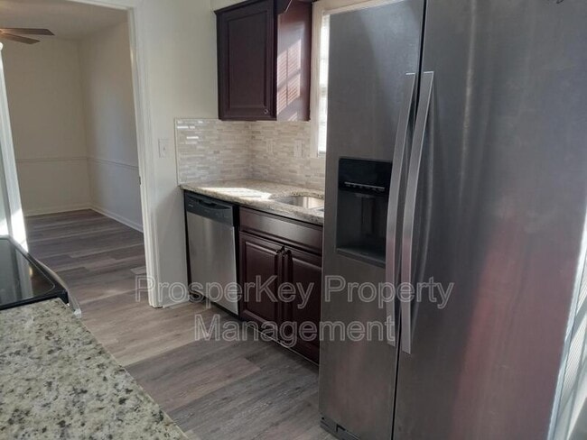 Photo - 137 Sycamore Ct