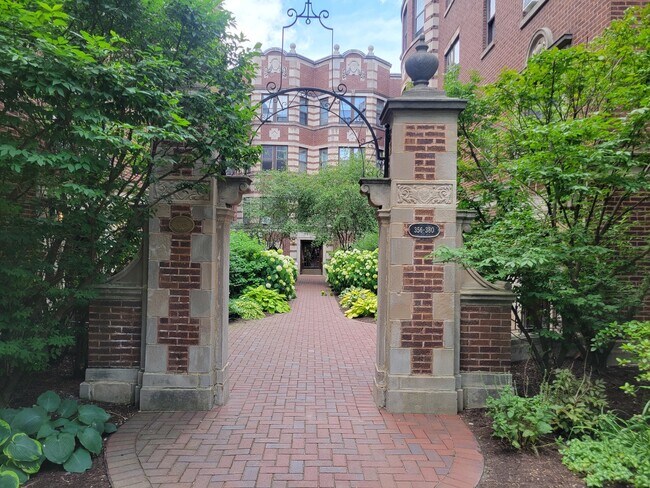 Building Photo - 360 Ridge Ave Unit 11-3