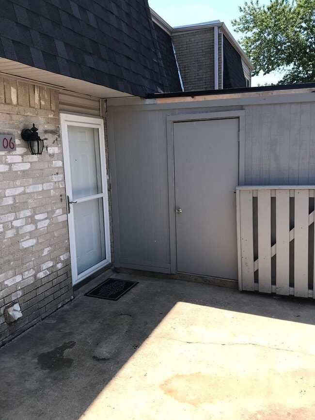 Photo - 2 Bedroom 2 Bathroom Townhome