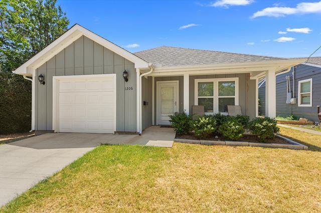 Photo - 1206 Claude St