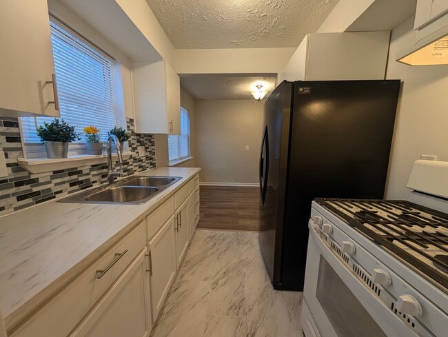 Photo - 799 Gates Ave