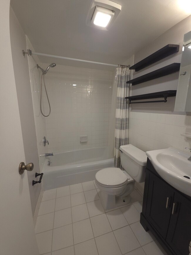 Photo - 5201 Duke St Unidad 302