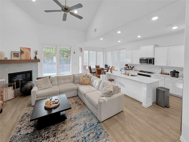 Photo - 8005 Lindheimer Ln