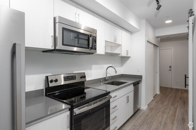 1BD, 1BA - 579-600SF