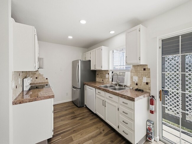 Photo - 2828 Silverplume Dr