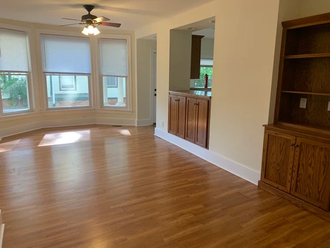 Photo - 430 E 2nd St