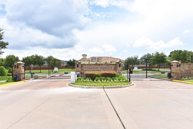 13117 Stoneleigh Terrace Dr