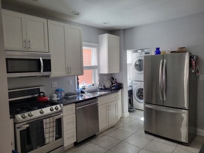 Building Photo - 6 Peirce Ave Unit 6 Peirce Ave