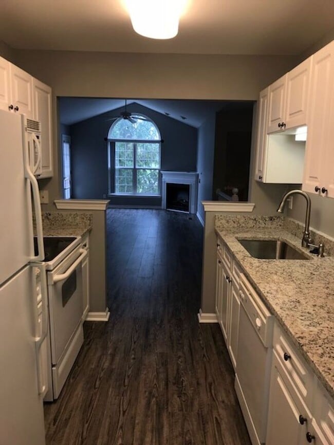 Photo - Beautiful 2 bedroom 2 bathroom Condo in Sl...