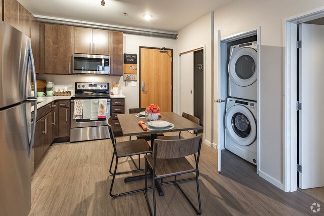 2 BR, 2 BA - C2 - 753 SF