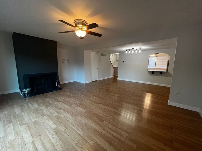 Photo - Amazing 4 BR/3.5 BA Townhome in Columbia!