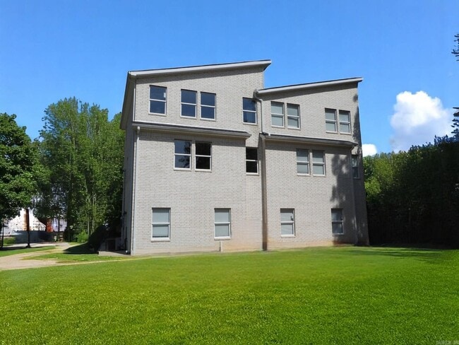 Building Photo - 615 E Word Ave