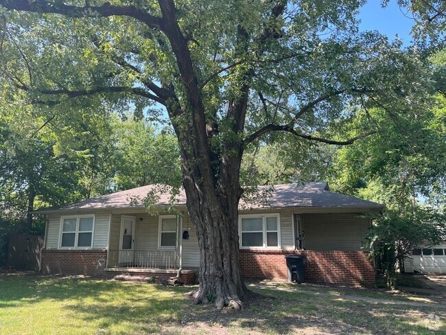 Building Photo - 1 Bedroom Duplex!!! Rental