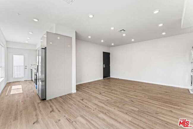 Photo - 3105 Bellevue Ave Unit 205