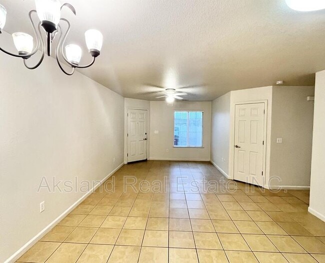 Photo - 445 Pearl Pl