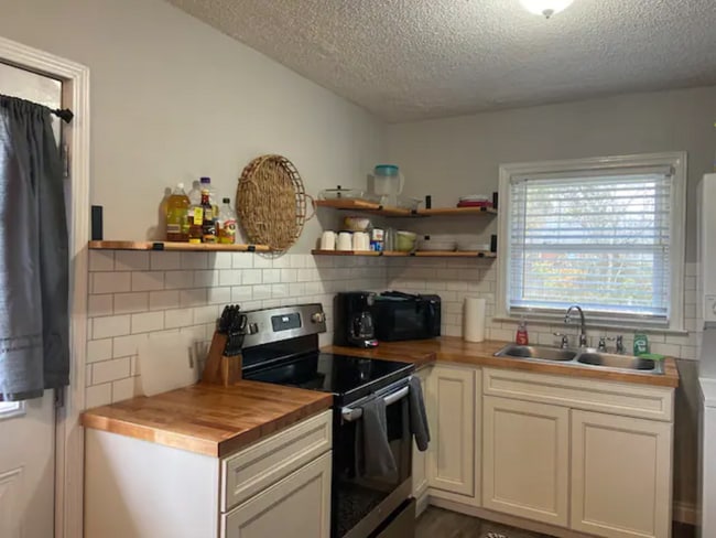 Photo - 150 Central Dr