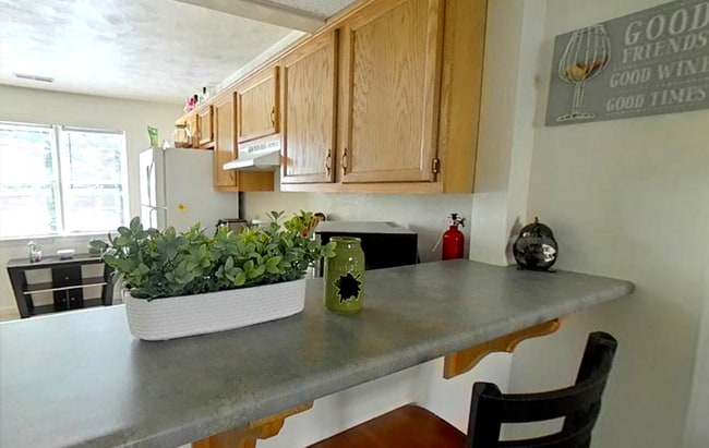 Photo - Crimson Court Grant Street