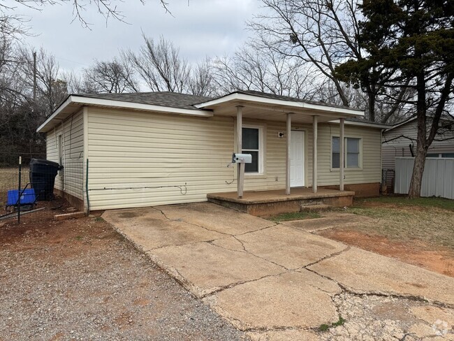 Building Photo - 3 Bedroom Home NE OKC