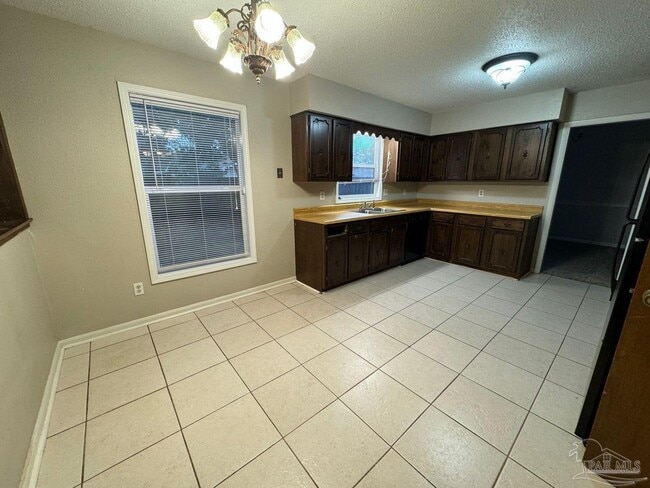 Photo - 1017 Great Oaks Dr