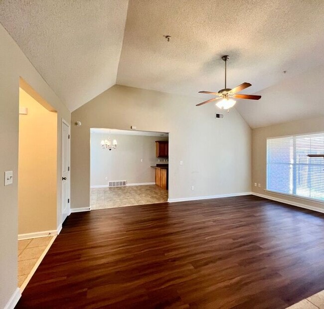 Quaint 2/2 in Gated Olive Branch Community!