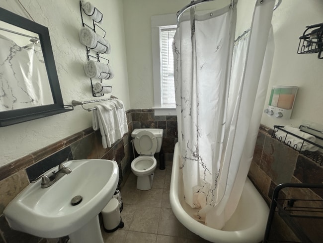 Photo - 859 S Grn St Unidad 1