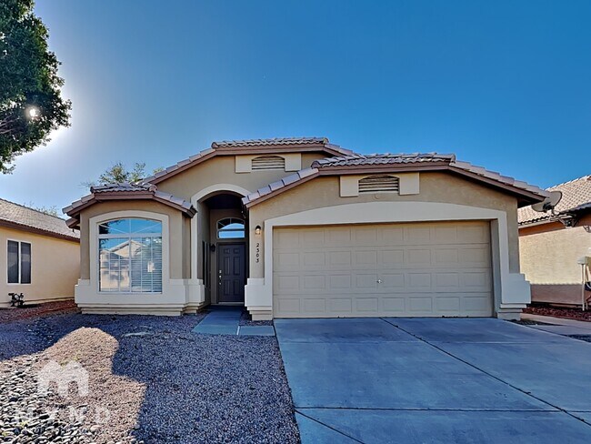 Building Photo - 2303 E Aire Libre Ave