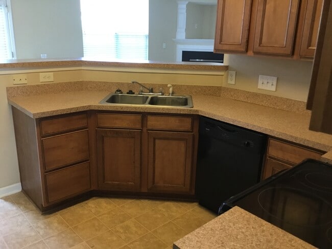 Photo - 802 Celtic Crossing Dr