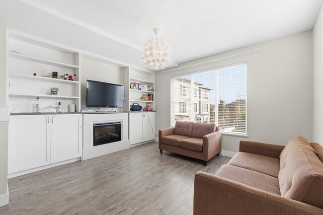 Photo - 16228-16228 16 Ave