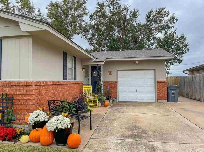 Photo - 328 NW 65th St